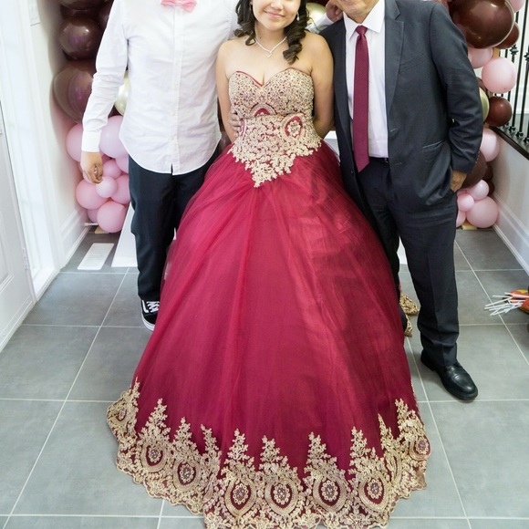 Beautiful Ball gown - Picture 6 of 9